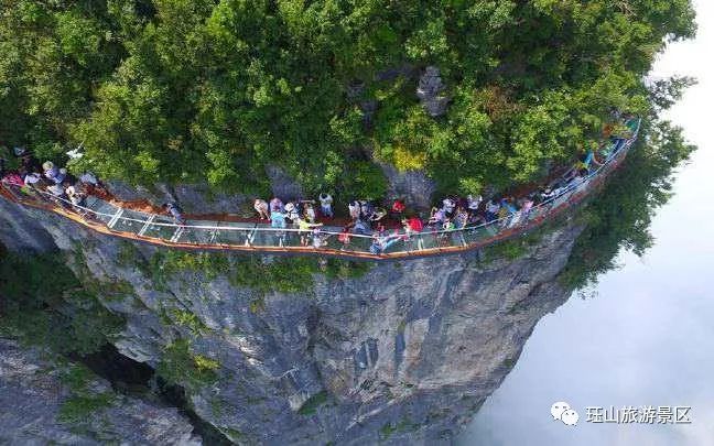 珏山玻璃栈道图片