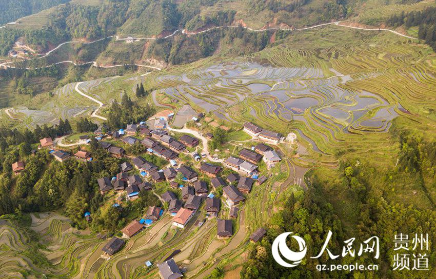 地处贵州省黔东南苗族侗族自治州从江县翠里瑶族壮族乡南岑村,岑丰村