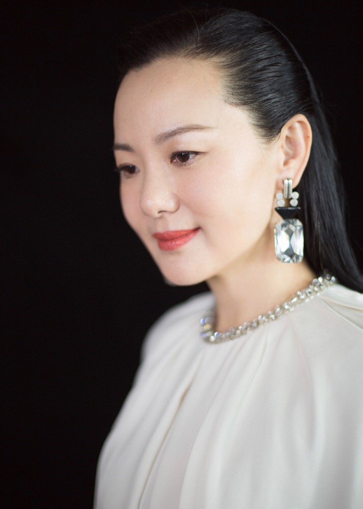 咏梅受李少红委托开幕致辞 解读奖杯深意本届盛典,演员咏梅受中国电影