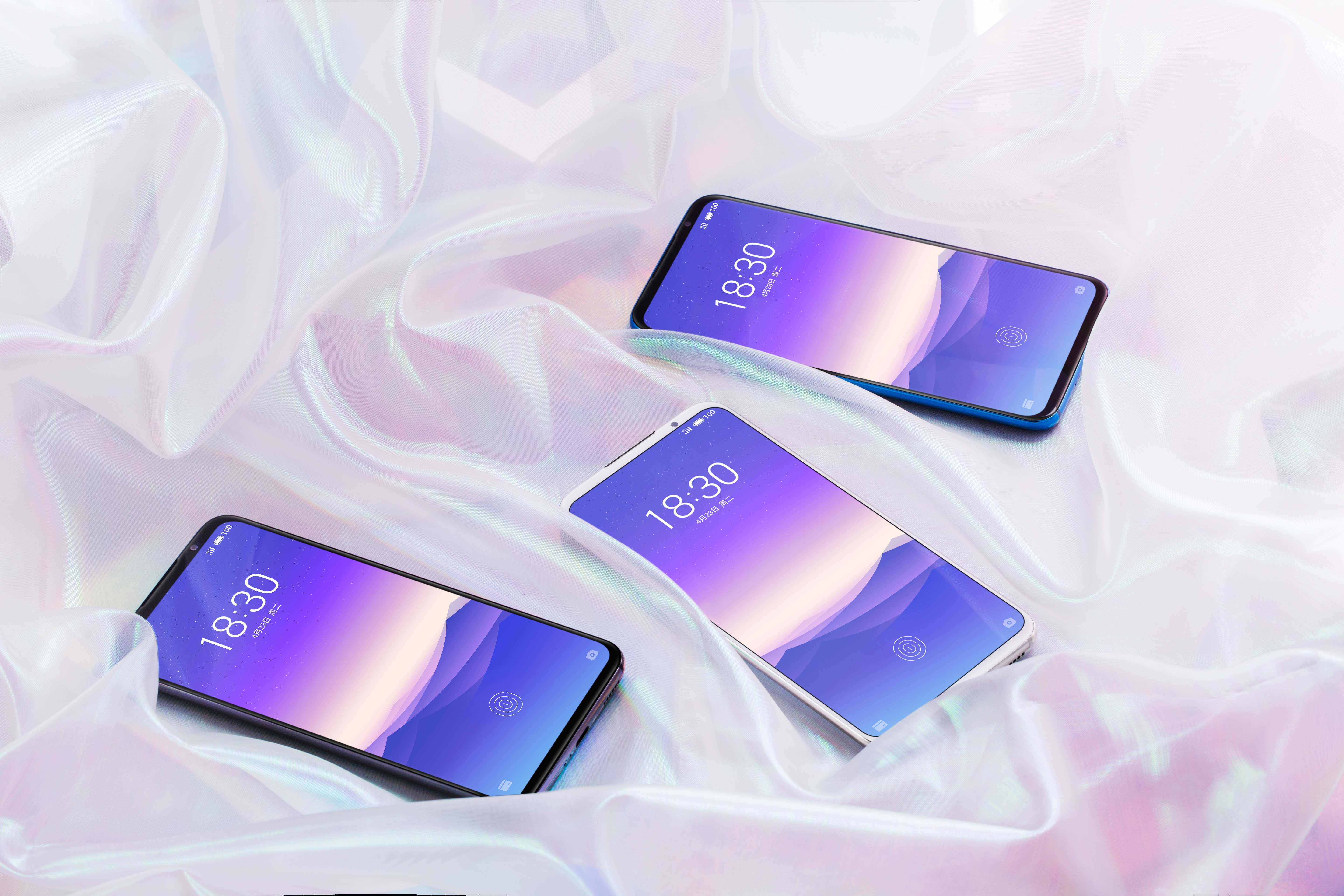 魅族 16s 坚持采用业界领先屏幕面板,深度定制的 super amoled 全面屏