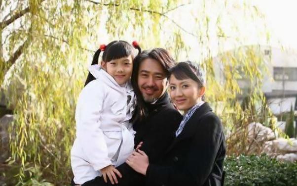 十四岁出道演戏,和吴秀波多次合作,年过四十仍美得优雅_陆玲
