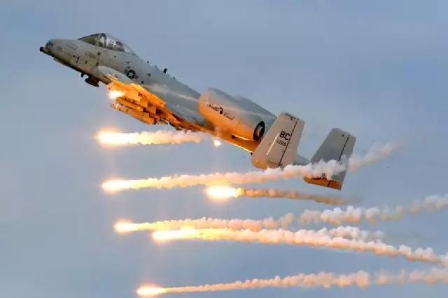 如果飞机被导弹锁定了该怎么办?有概率被锁定后逃脱么?_炮弹