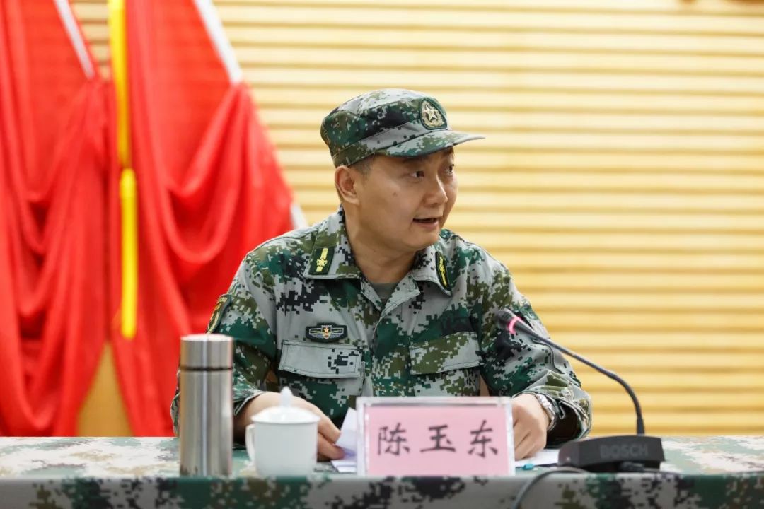 东莞军分区副司令员陈泽华,莞城街道党委书记曲洪淇,莞城街道党委委员