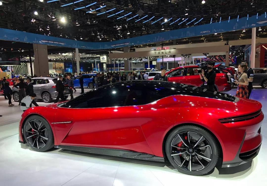 国产骄傲比亚迪超跑汉29秒破百配鸥翼门2020年上市