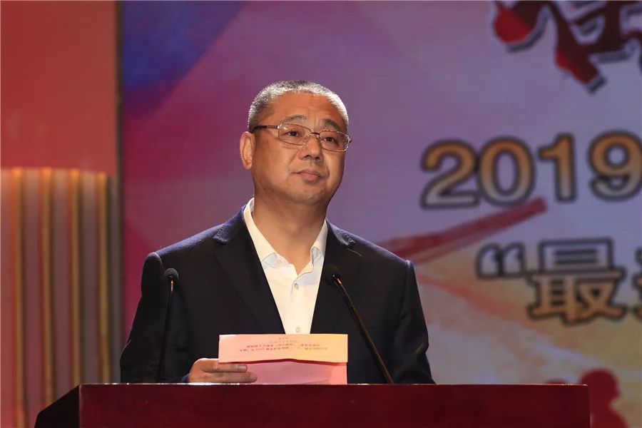 区委常委,宣传部部长龚朝晖致辞表彰会上,龚朝晖代表中共崇明区委,区