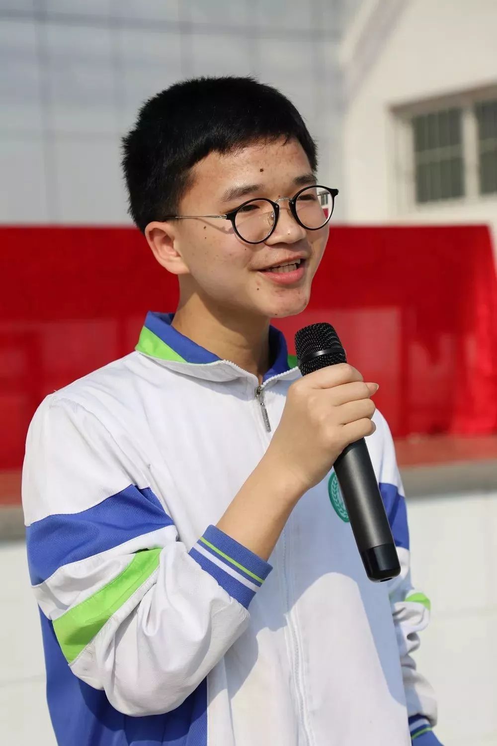 情暖资青书香浸润青春读书分享会走进伍隍中学