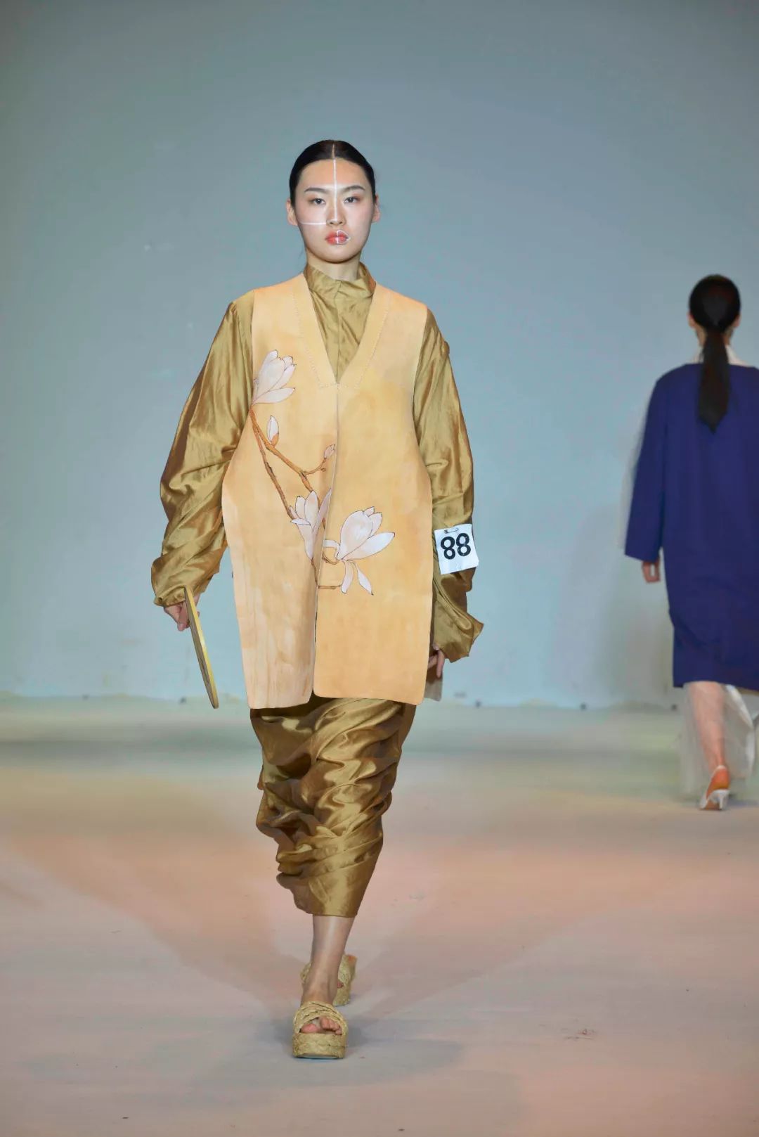 毕业季 | 东华大学2019毕业季系列服装设计展演_作品