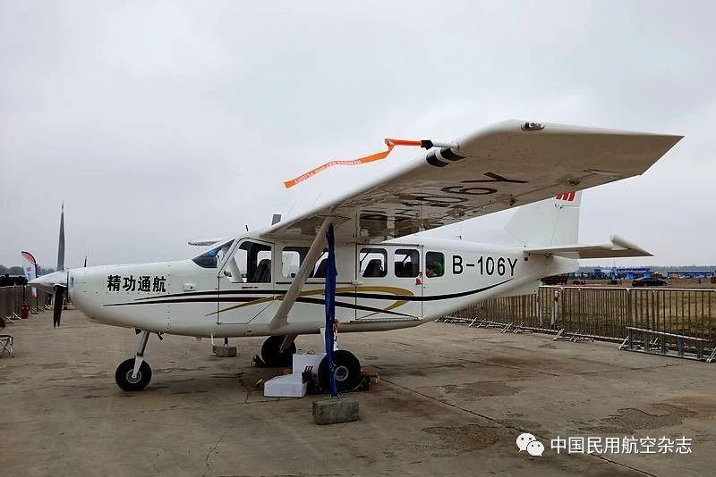 首届长治通用航空产业展览会在屯留沙家庄机场举办