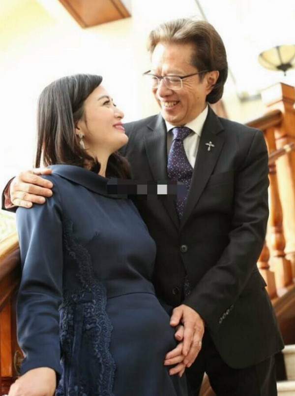 43岁双儿陈少霞即将生产富豪老公香火有望对她越来越宠溺