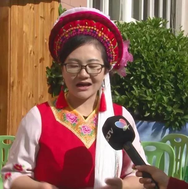 幼儿园里赶三月街大理这群小金花小阿鹏真会玩