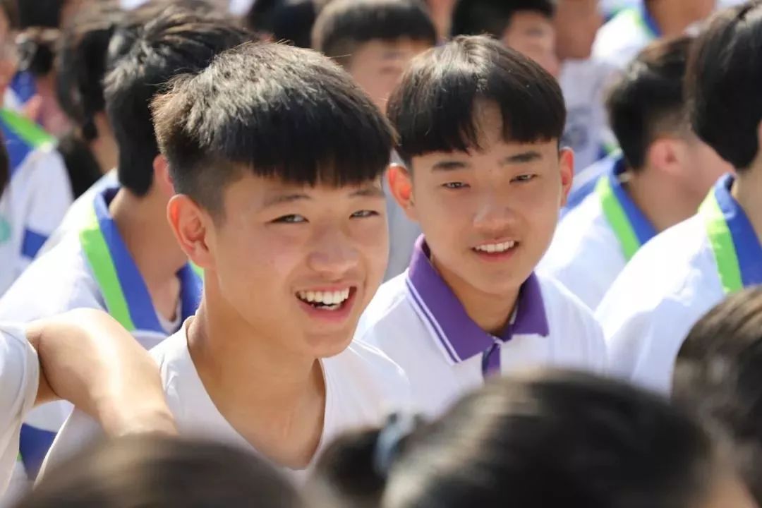 情暖资青书香浸润青春读书分享会走进伍隍中学