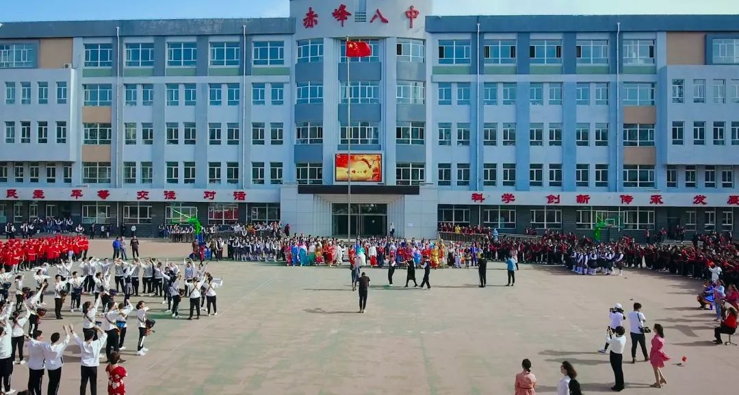 燃!快闪亮相赤峰八中,1600余名师生同唱《我和我的祖国》