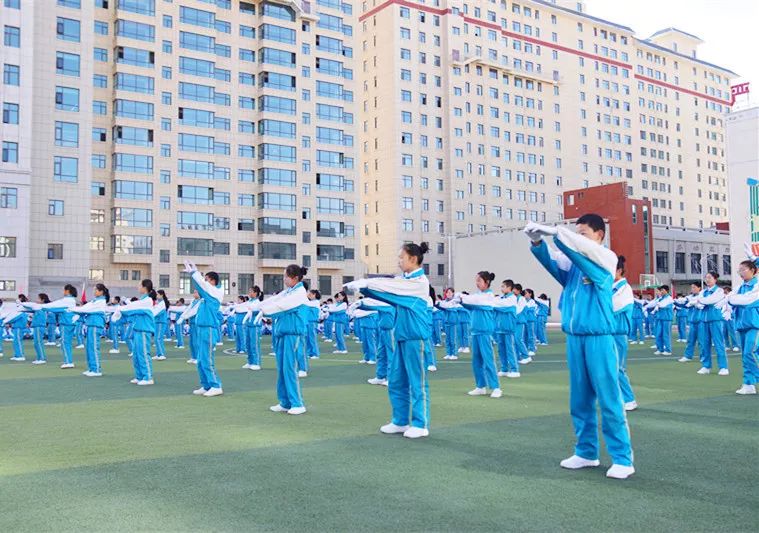 恰同学少年不负少年时光临潭县二中第二届校园文化艺术节暨五十二届