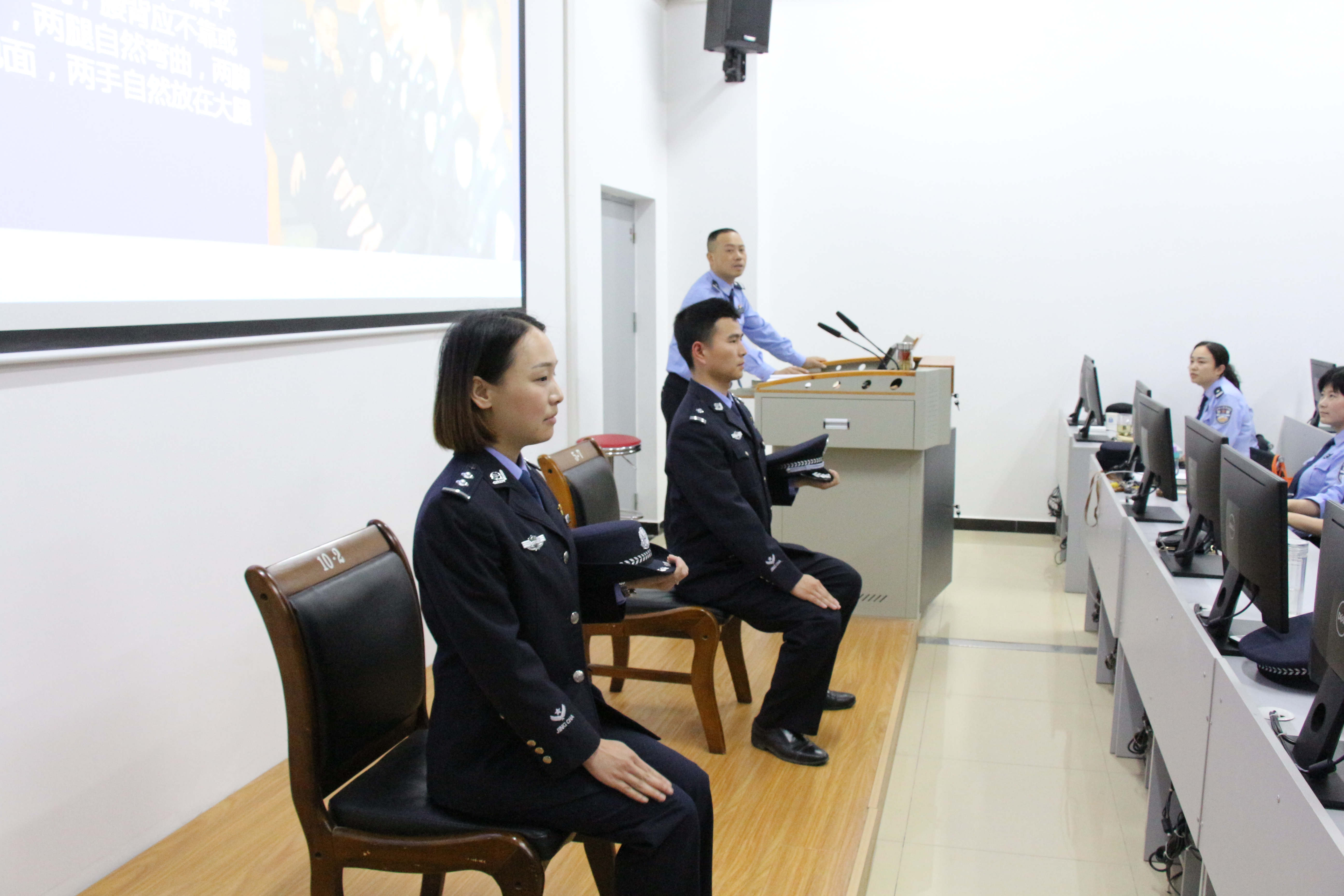 湖北浠水县公安局开展警察礼仪专题教育培训