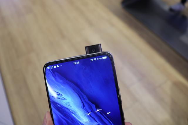 华为的升降摄像头产品曝光看来极致全面屏才是大势所趋