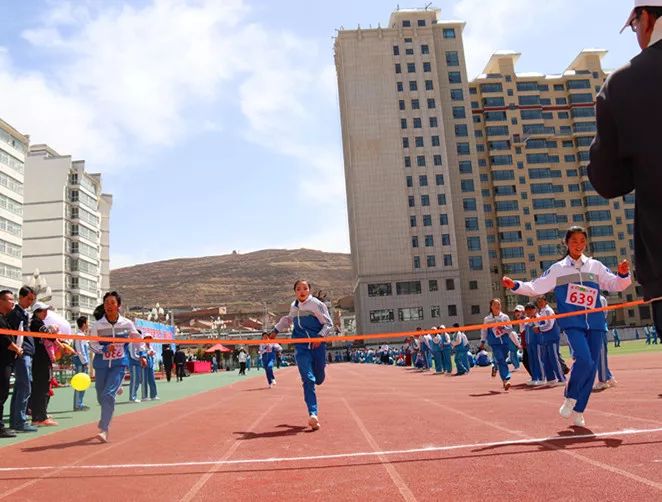 恰同学少年不负少年时光临潭县二中第二届校园文化艺术节暨五十二届