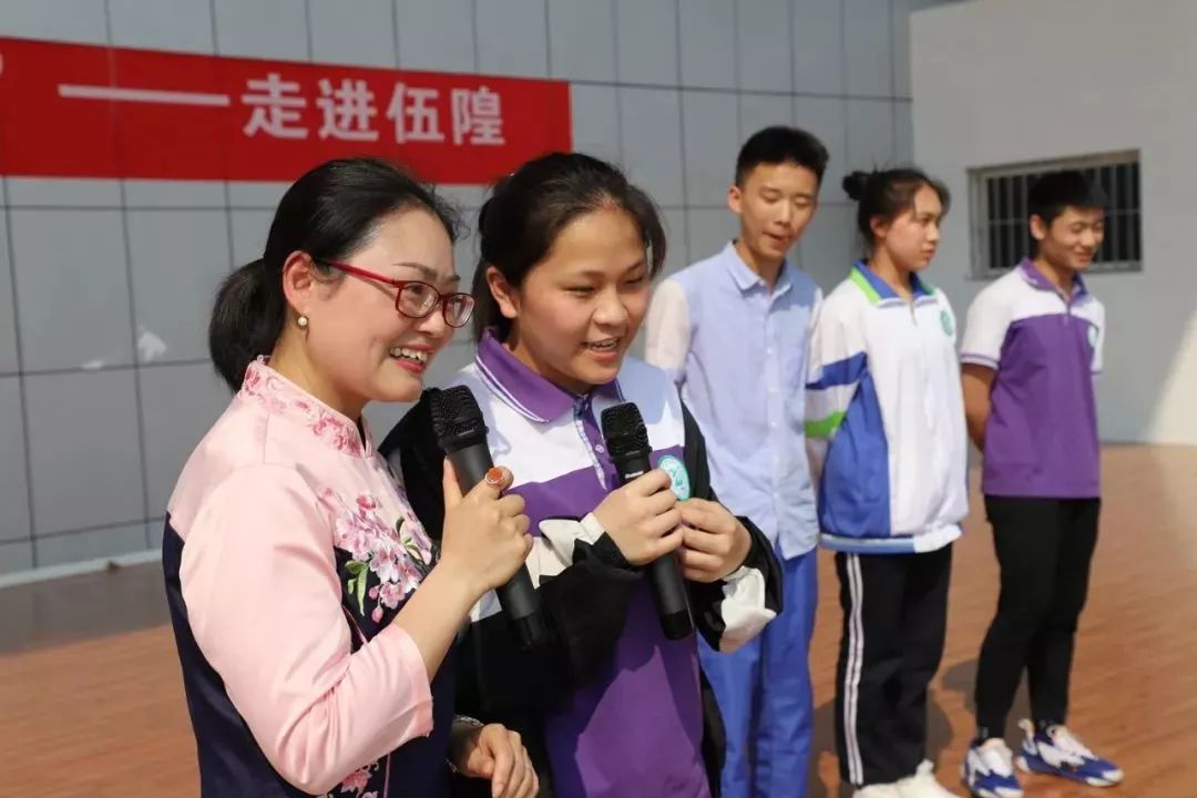 情暖资青书香浸润青春读书分享会走进伍隍中学