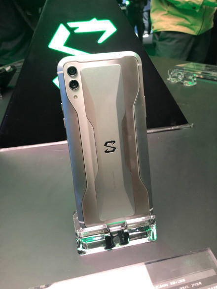 定了4月28日用户可以买到8128gb银色版黑鲨2