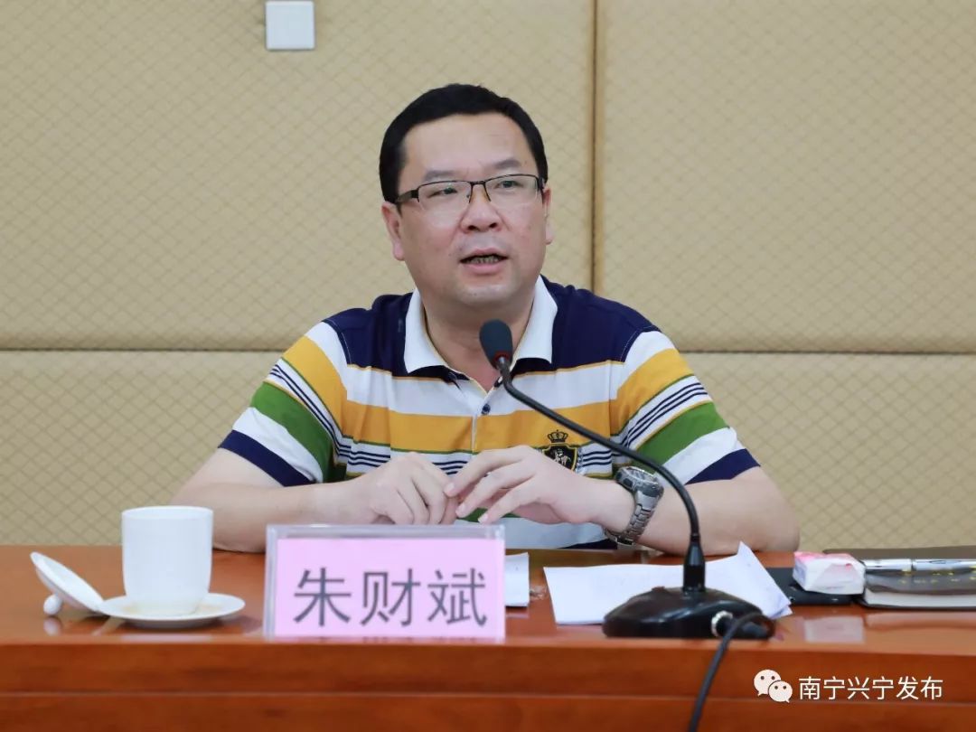 舒善隆与兴宁区政府区长朱财斌先后结合南宁市研讨班相关会议精神谈