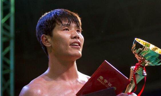 你们想知道死神方便如何评价中国mma第一高手李景亮?