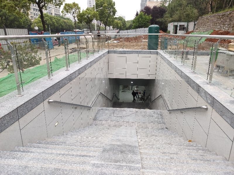 4月27日,由岳阳建工集团承建的白杨坡地下通道工程 已全部完成所有