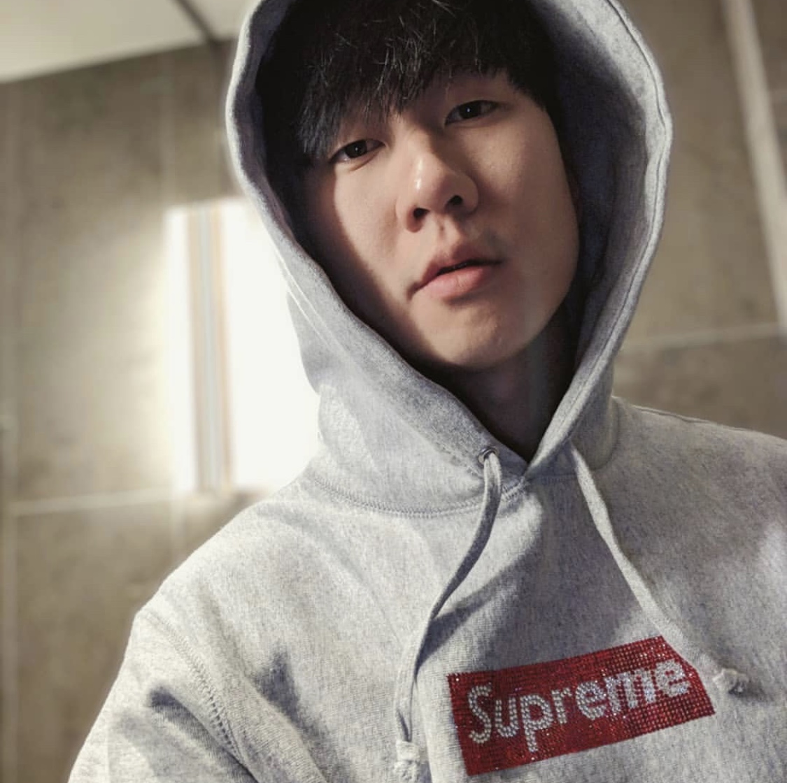 supreme x swarovski box logo林俊杰上身!简直光速买家秀!