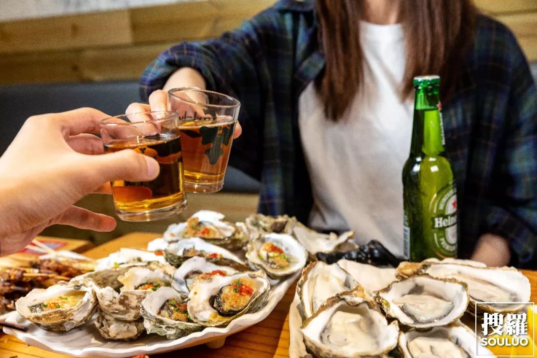 明亮,最有意思的还有一个小型区域,有投影很适合一大群朋友喝酒到凌晨