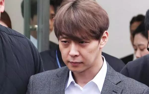 被腿毛出卖后韩国男星朴有天涉嫌吸毒被批捕
