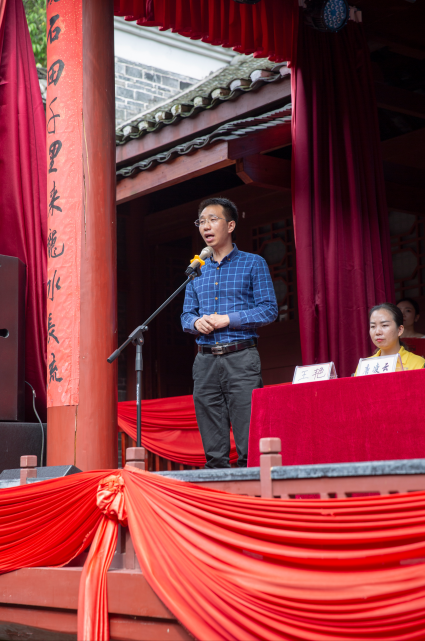 新宁县崀山风景文化传媒有限公司总经理刘小军致辞△2019年4月26日