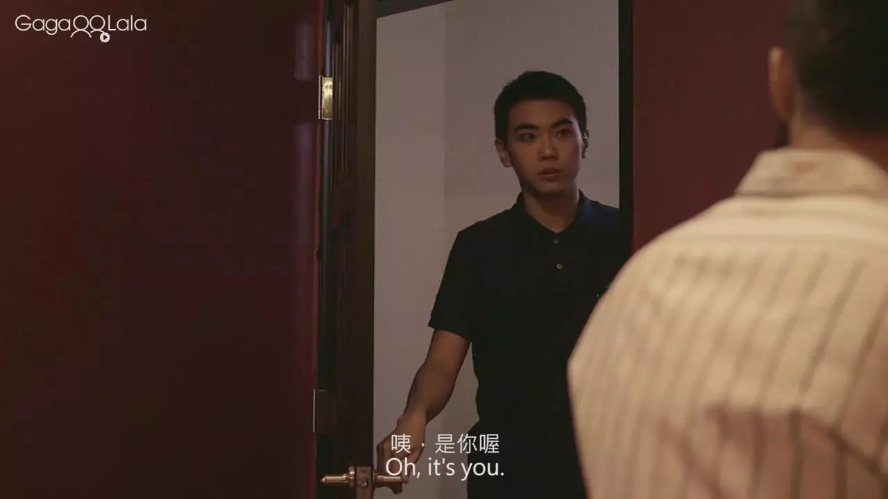 青亲与奶奶相依为命的少年迫于无奈委身同志按摩会所