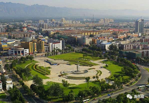 南北舍是利用自家两处民宅精心打造的精品民宿,位于张山营镇姚家营村