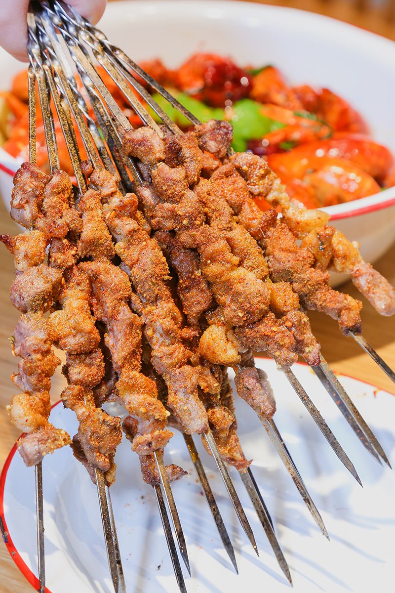 用脸盆装的小龙虾,可以撸到凌晨3点!