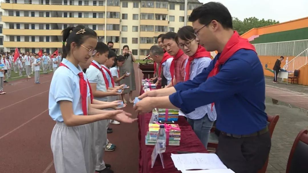 本次活动由金华市及开发区扫黄打非办公室主办,金华市苏孟小学承办.