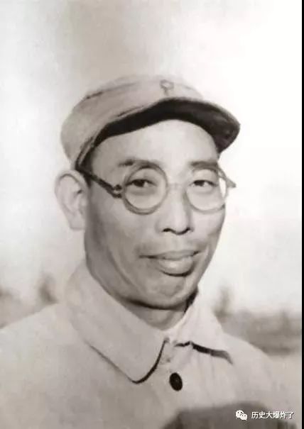 他是我军最年轻的开国大将,授衔时不到50岁,后成我军装甲兵之父