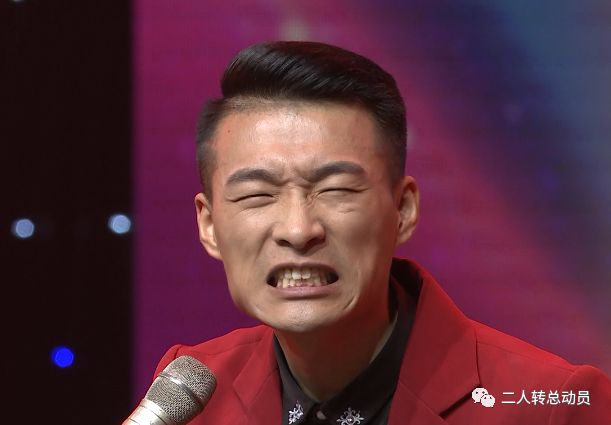 模仿达人第三重在校大学生第二重专业剧团演员第一重拥有多重身份年纪