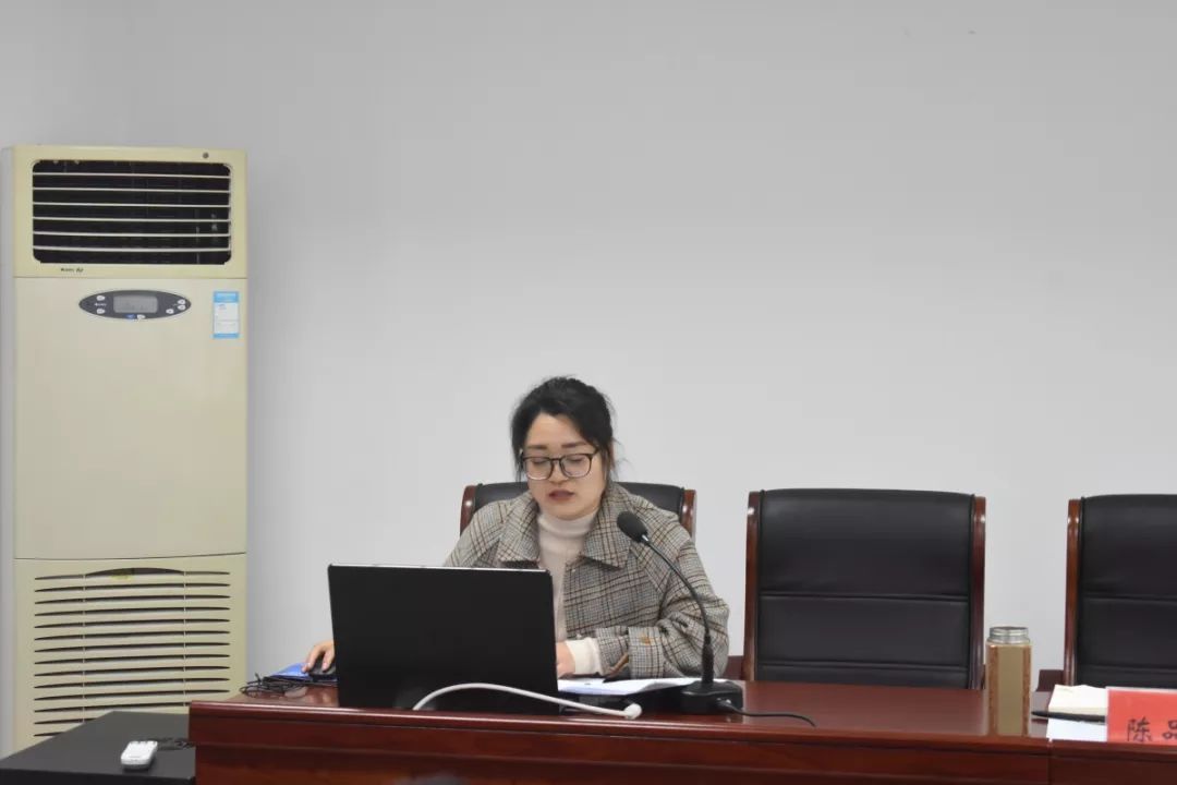团县委书记陈品羽,副书记杨苏丽及全县中小学少先队辅导员参加本次
