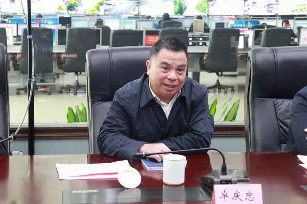 泉州市禁毒委副主任,公安局副局长卓庆忠等陪同.