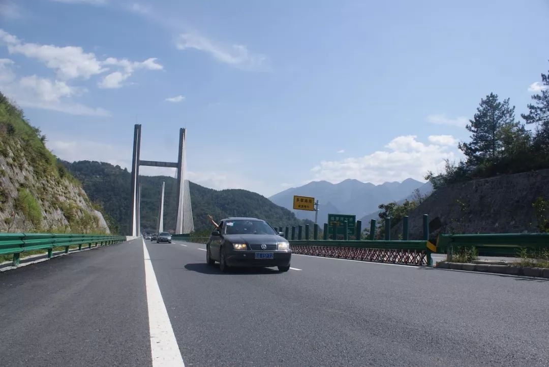 部分易堵节点提示g4001绕城高速:包河大道,金寨路,蜀山收费站;包河