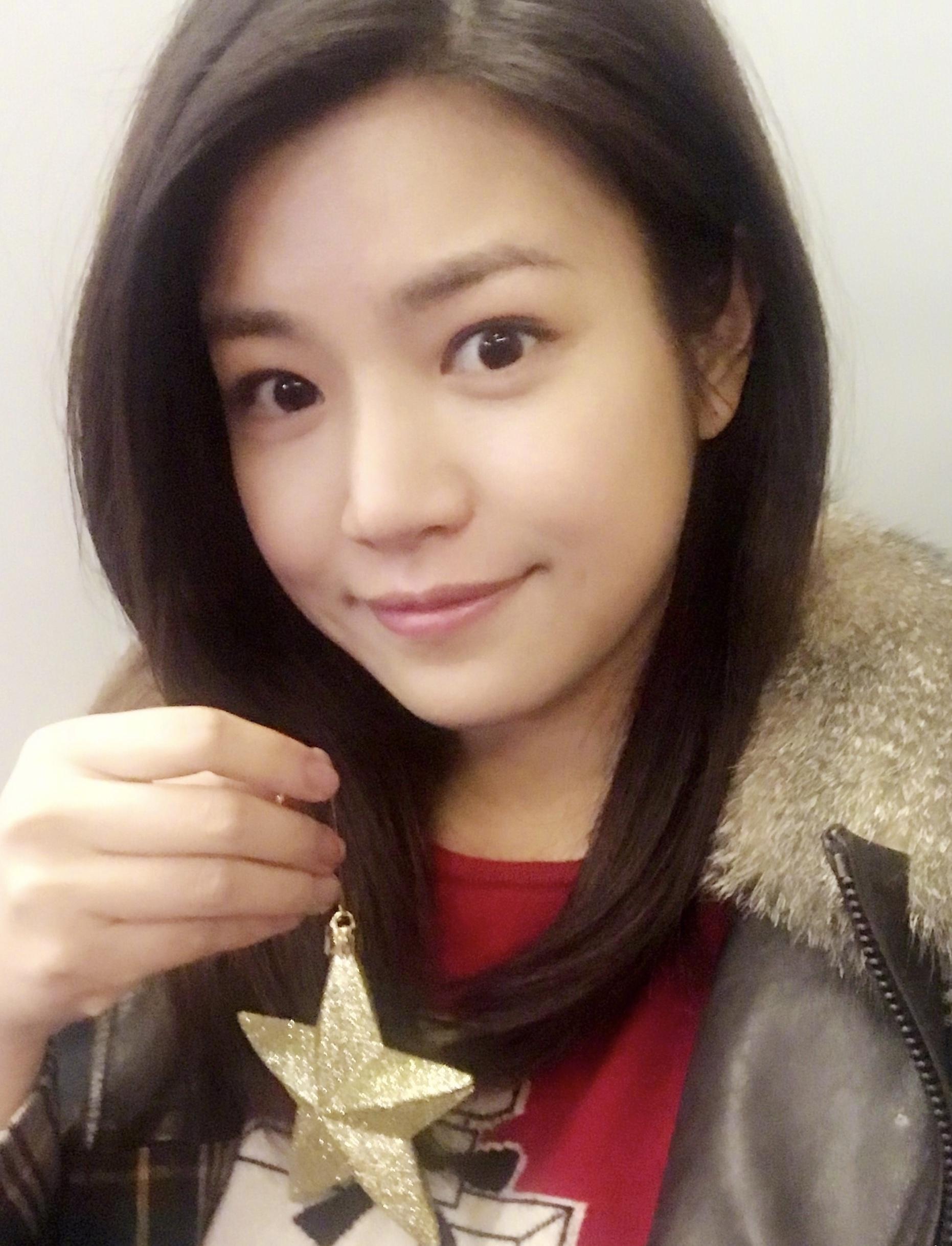 原创陈妍希晒跑后照脸蛋好像那红苹果配文提与陈晓定情之作暗秀恩爱