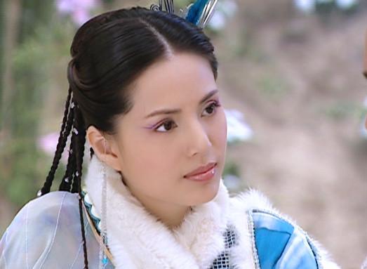 李若彤在《武当》中一人饰演两角,分别是姐姐沈蓉和妹妹雪鹰.