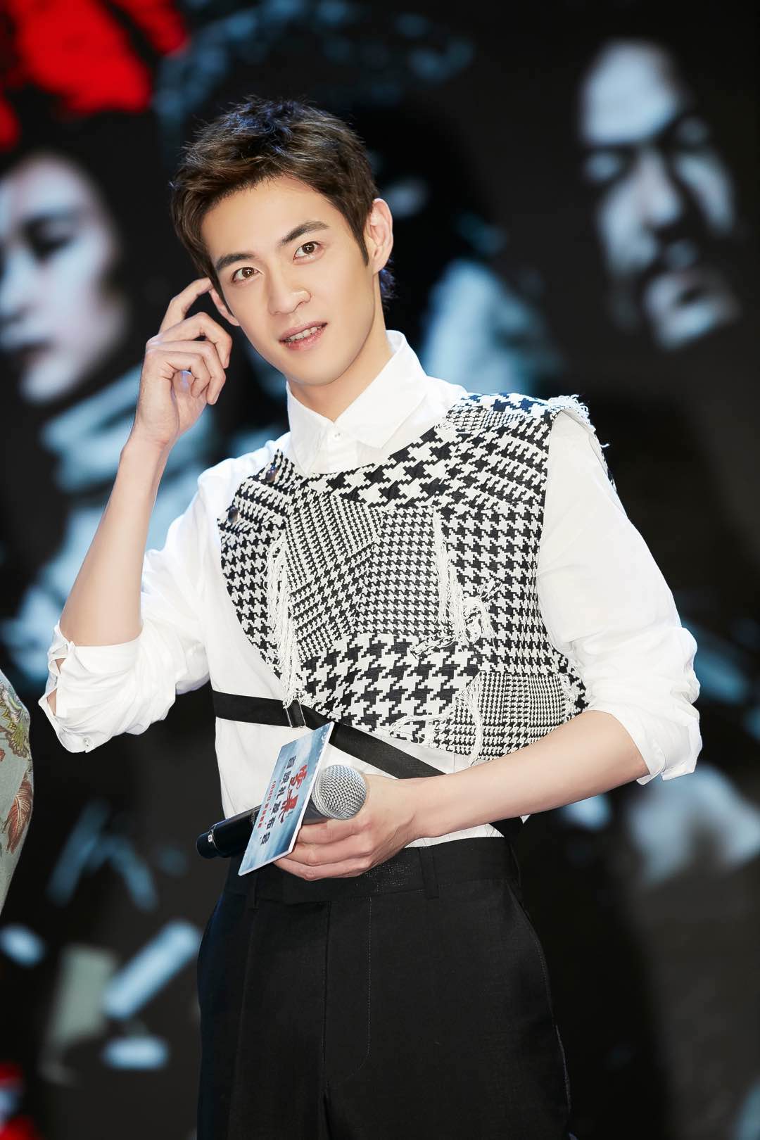 雪暴首映礼倪妮想养张奕聪大赞其拍戏敬业受伤不喊停