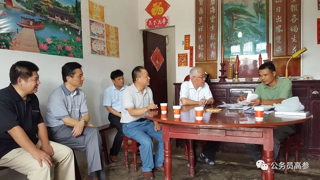 2003年7月23日,李宏塔带着民政厅有关部门人员来到颍上县建颍乡箭井村