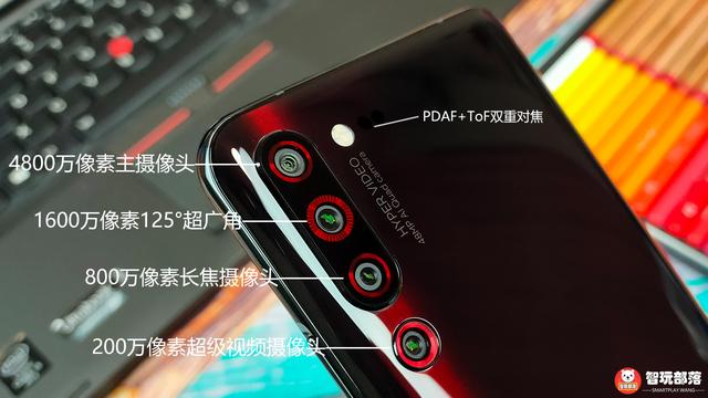 相机方面,联想z6 pro搭载了一枚3200万像前置摄像头,支持偶像级的自拍