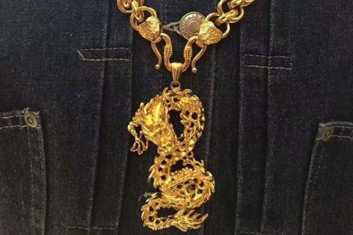 戴黄金对身体很不好,点金珠宝告诉你那是因为买到假货了