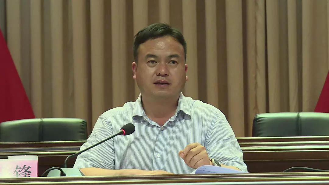 韦锋指出,当前脱贫攻坚工作已进入非常时刻,时间紧,任务重.