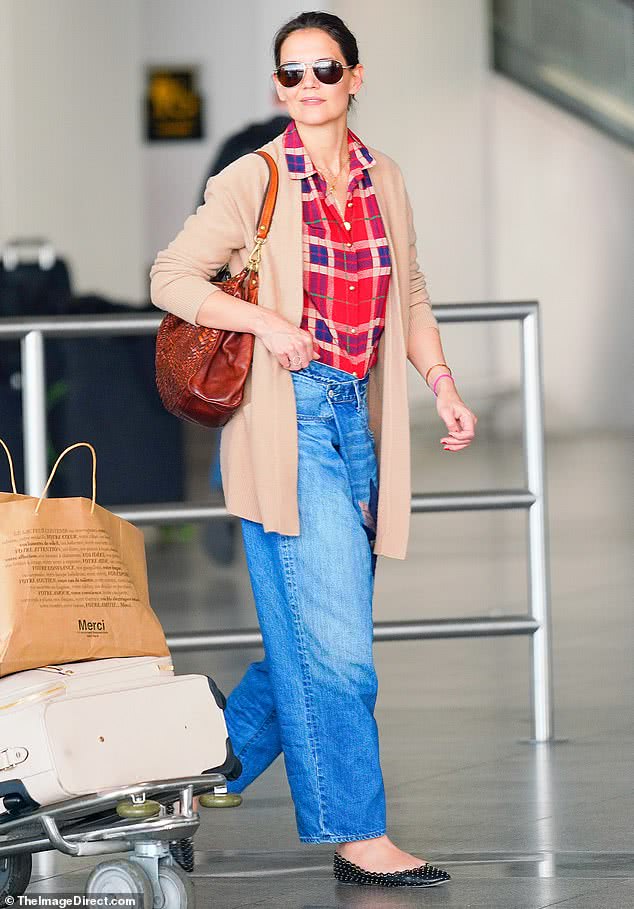 原创小苏瑞13岁就这么会穿粉衣搭阔腿裤美成仙大长腿比阿汤哥强