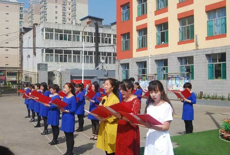 春暖花开日正是读书时介休市彦博小学第21届读书节暨千人诵读展示活动