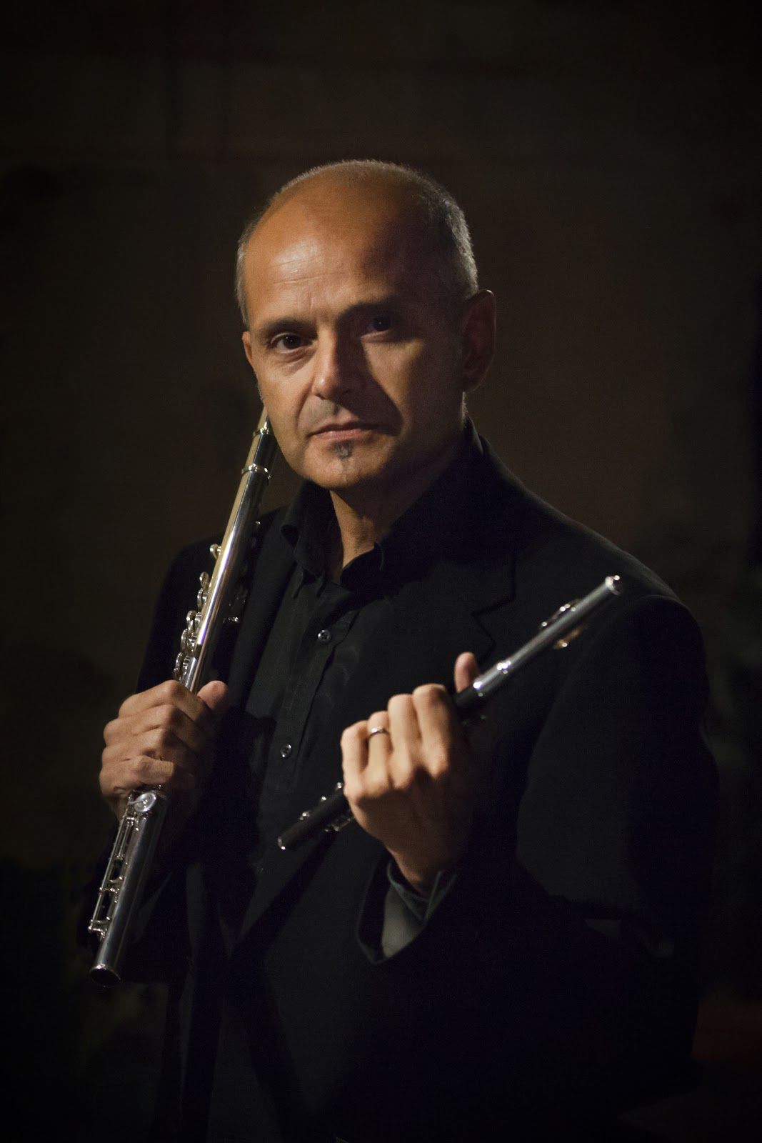 家1954-1984年间为意利米兰斯卡拉歌剧院及斯卡拉管弦乐团之短笛手,更