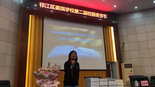 在讲述写作的结构时,涂晓晴老师巧用编剧思维,启示孩