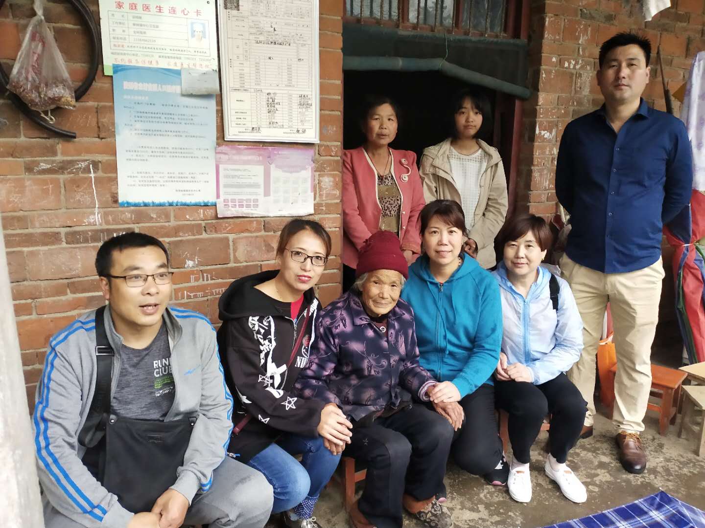 王敬强:爱在风雨中 —柳林镇岱家山村扶贫助学活动